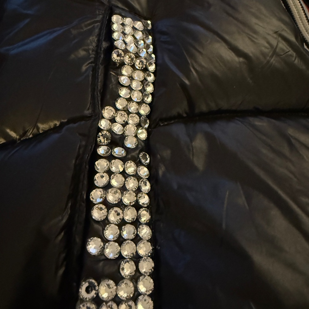 Moncler Black Puffer Jacket with Comic Strip Lining - Picture 3 of 6